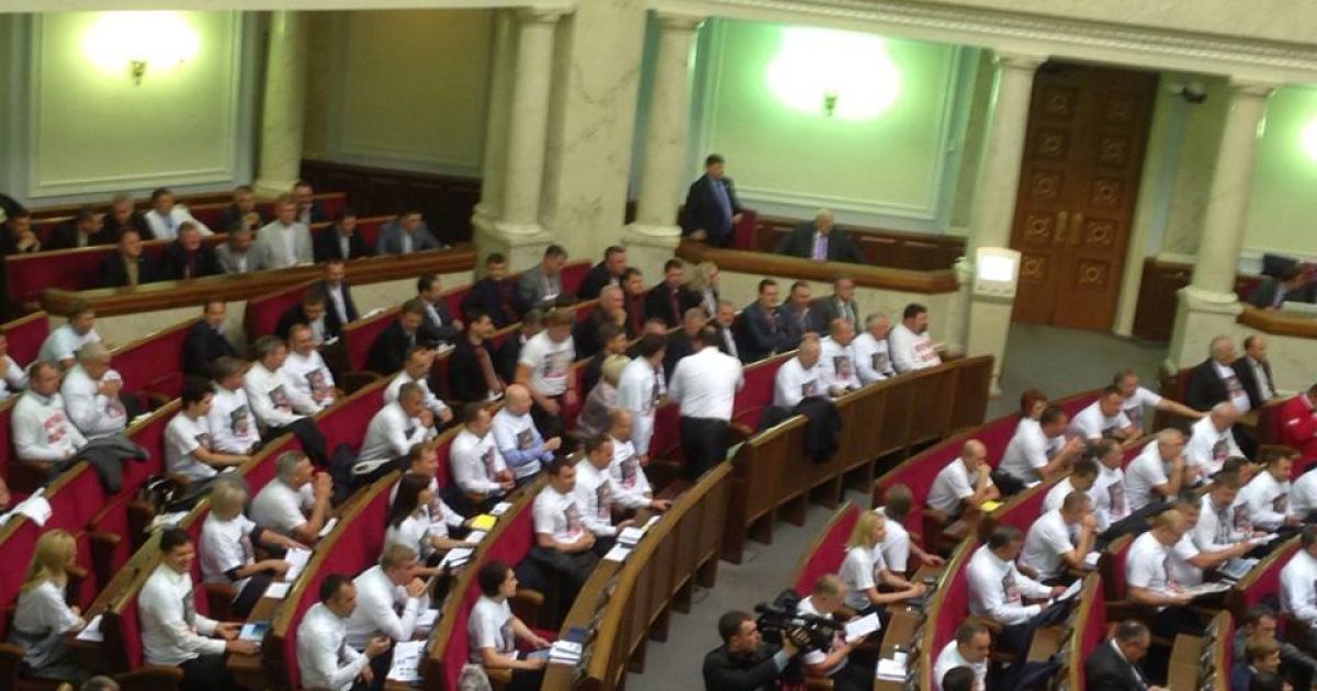 Депутатам підняли ціни в їдальні та закрили курилки