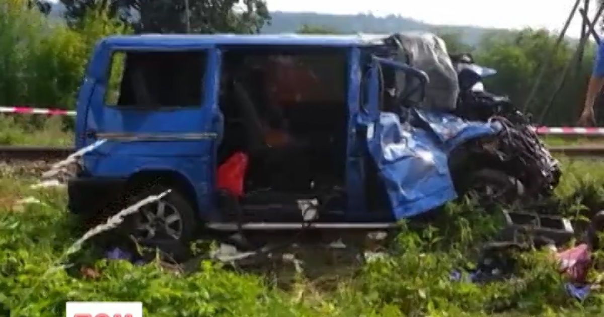 Аварія на залізничному переїзді в Чернівцях сталася з вини водія