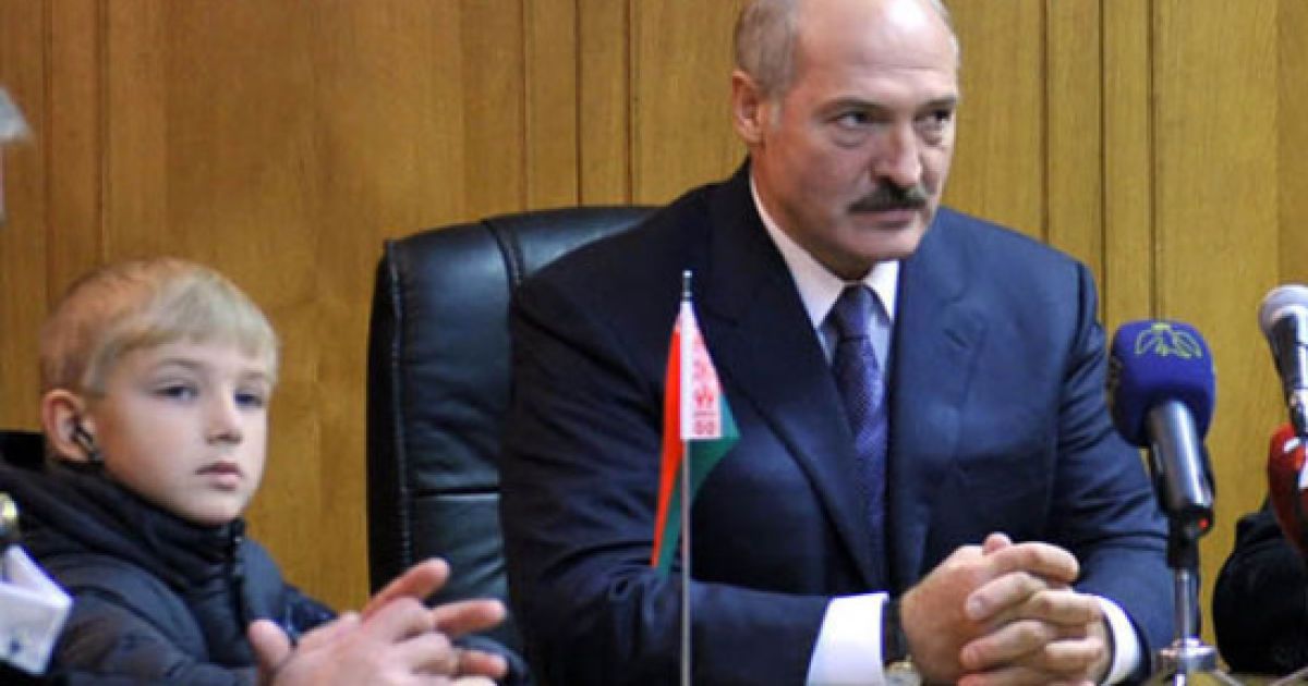 Син Олександра Лукашенка Микола часто супроводжує його в офіційних поїздках