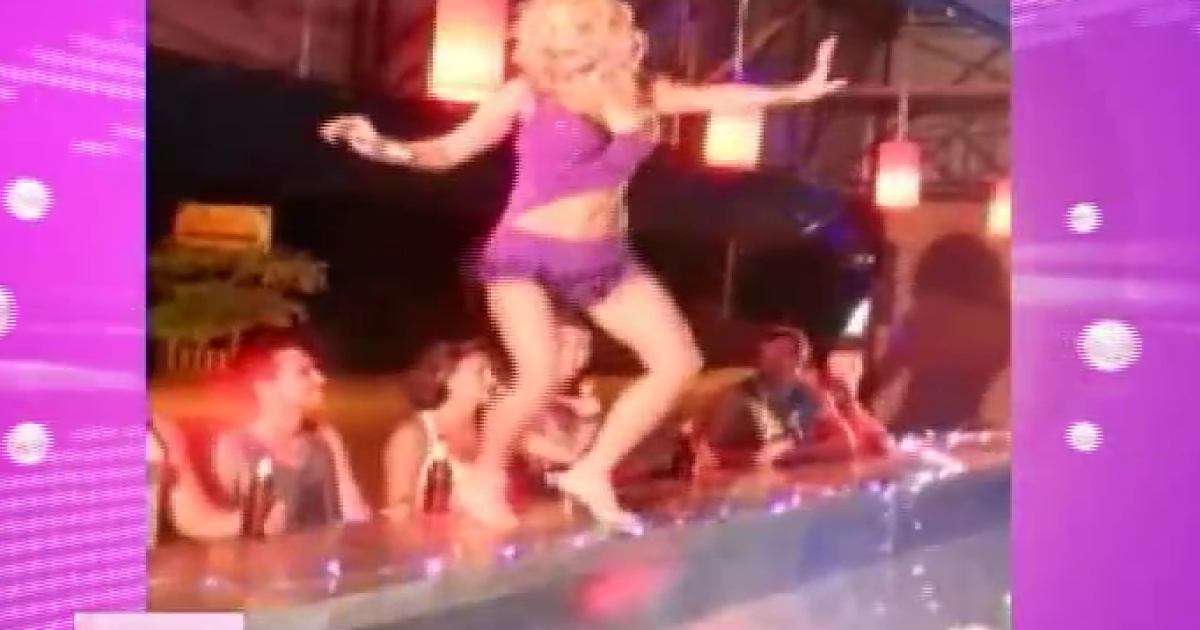 Котова влаштувала запальні танці на барній стійці