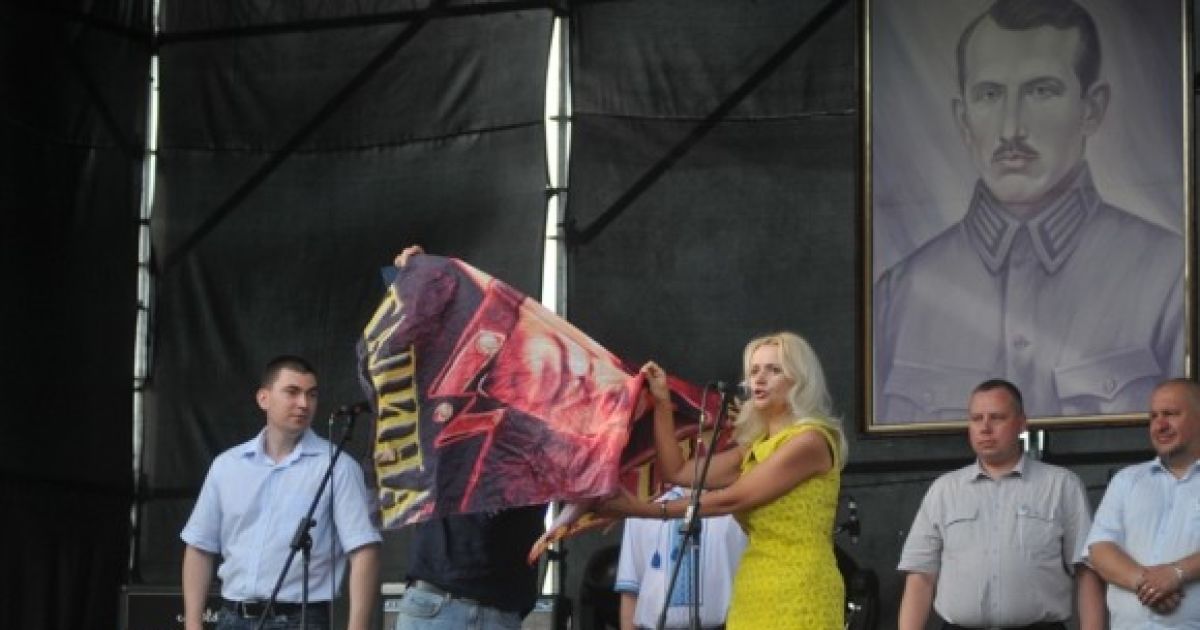 Фаріон розтоптала прапор зі Сталіним