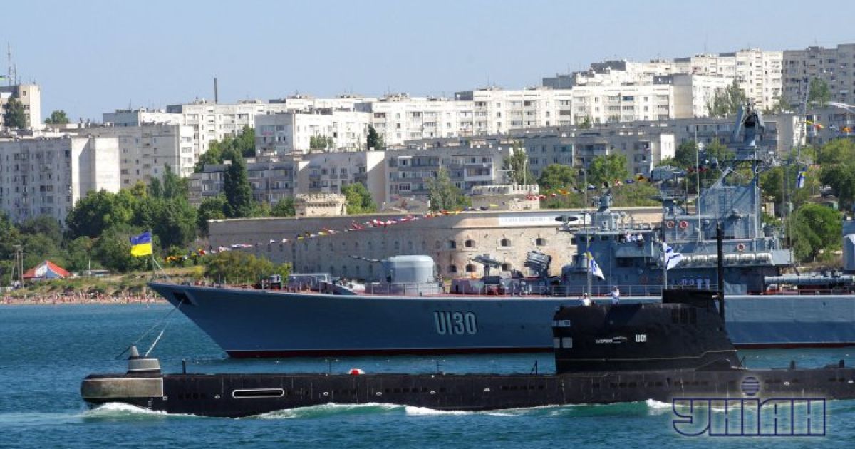 Український фрегат відправляється воювати з піратами.