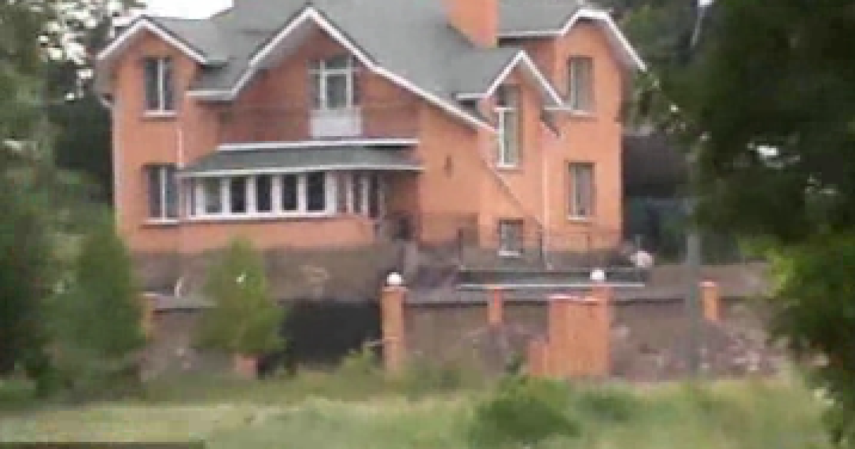 Будинок начальника вишгородської міліції вражає своїм багатством