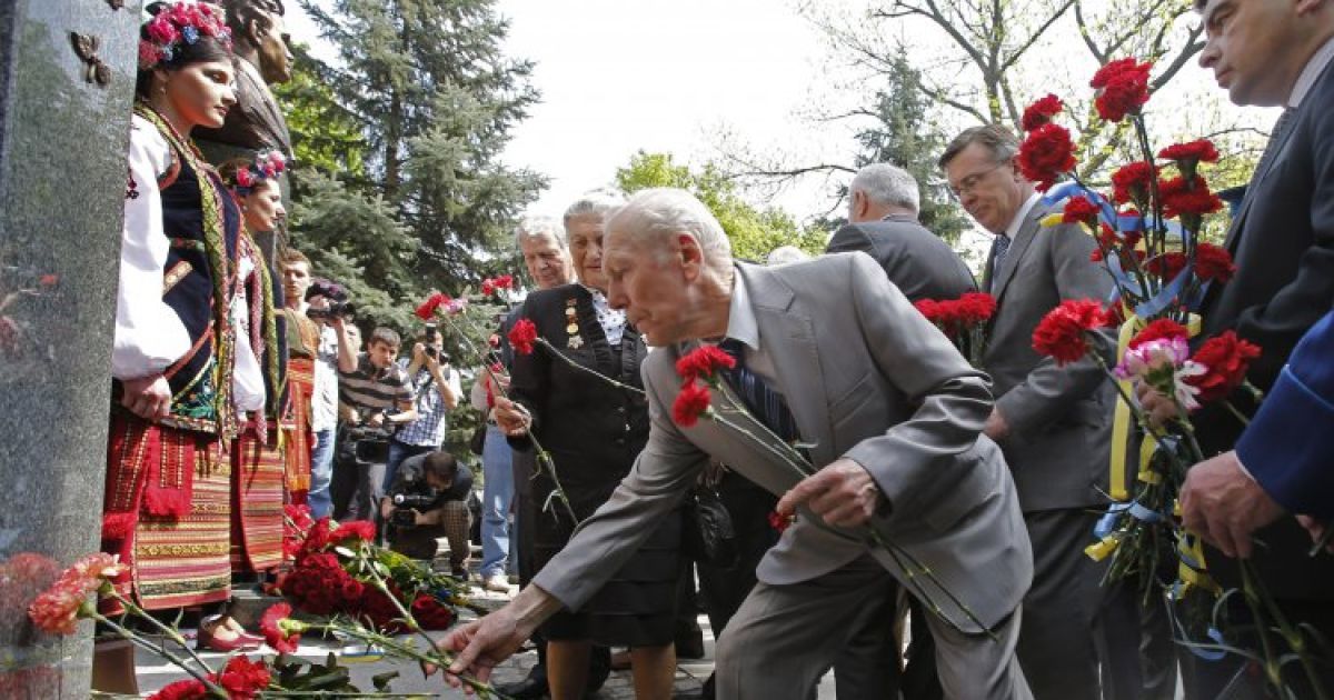 У Києві поставили пам'ятники героям СРСР / © УНІАН