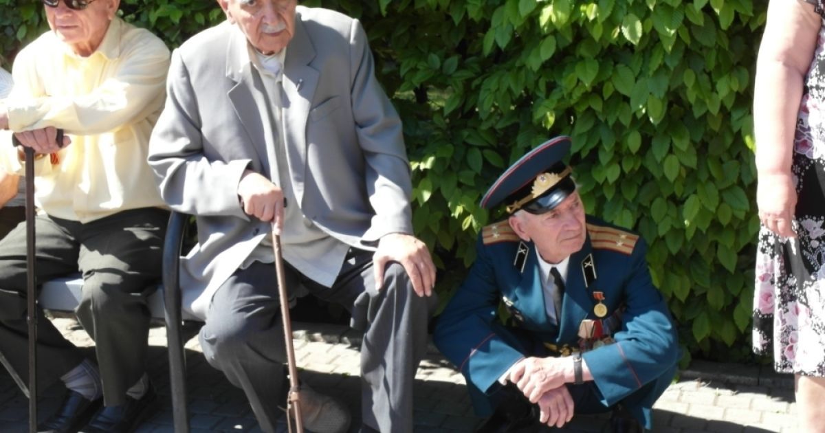 Ветеранів тримали під палючим сонцем та відмовилися від традиційного частування