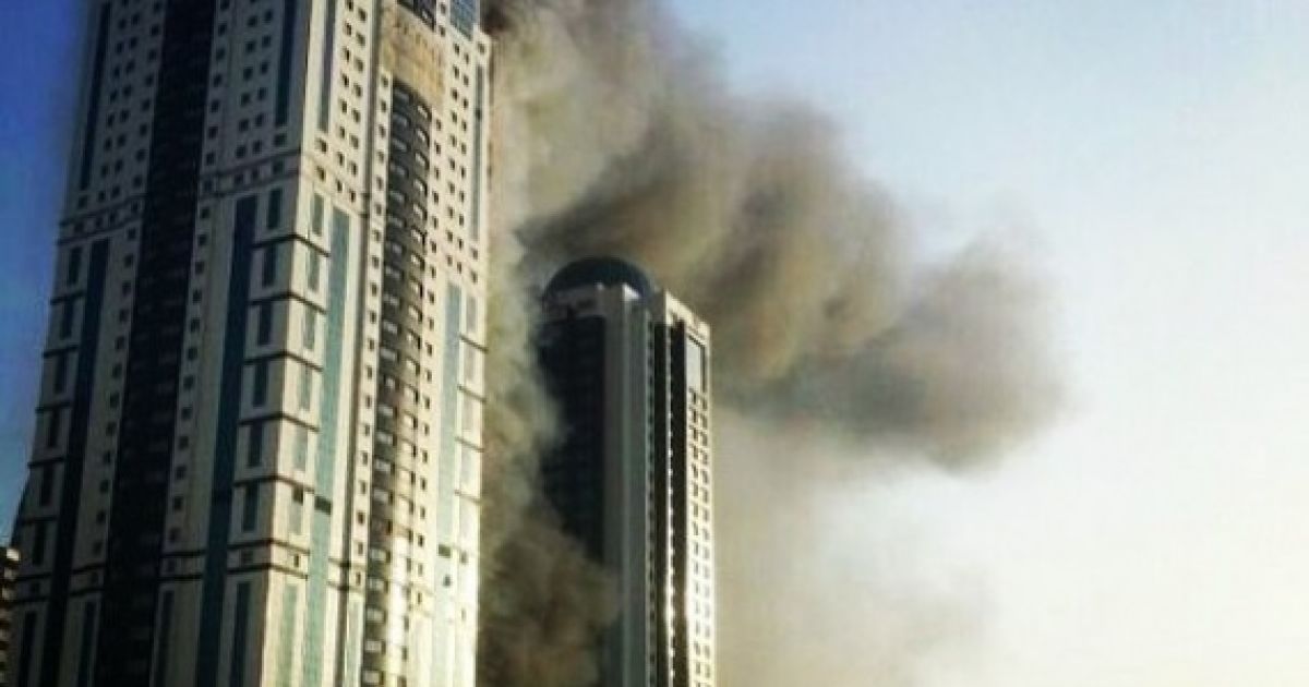 У Центрі Грозного палає елітна багатоповерхівка / © pvo.guns.ru