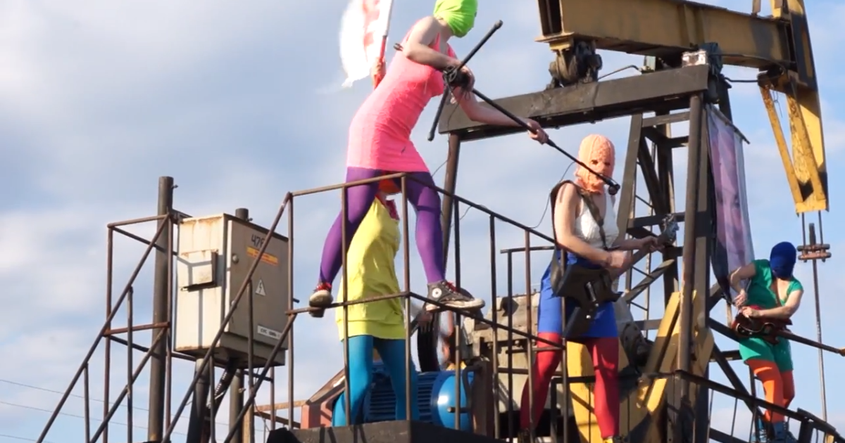Pussy Riot заспівали про нафту