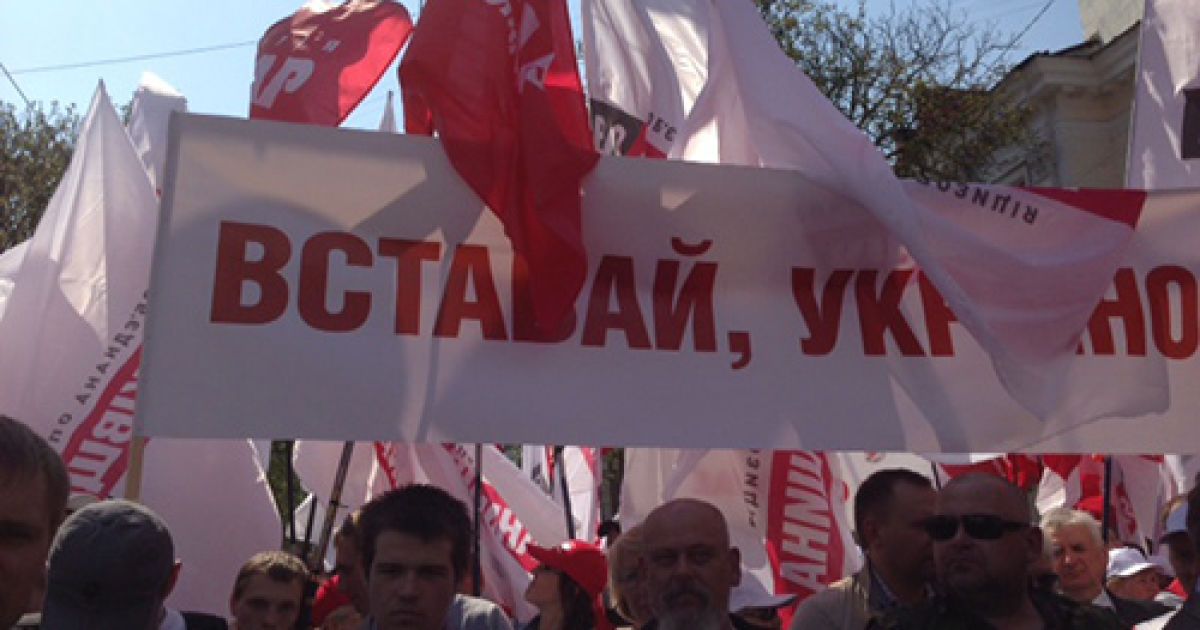 Опозиція і Регіони домовилися розвести акції