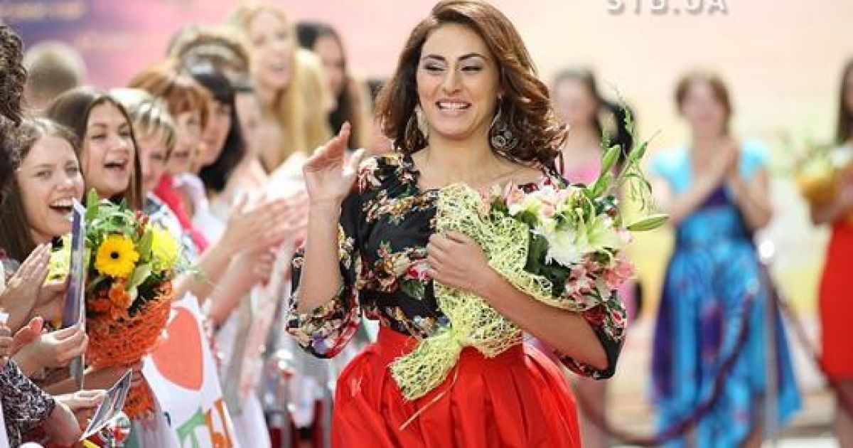 Роза приховує свого коханого