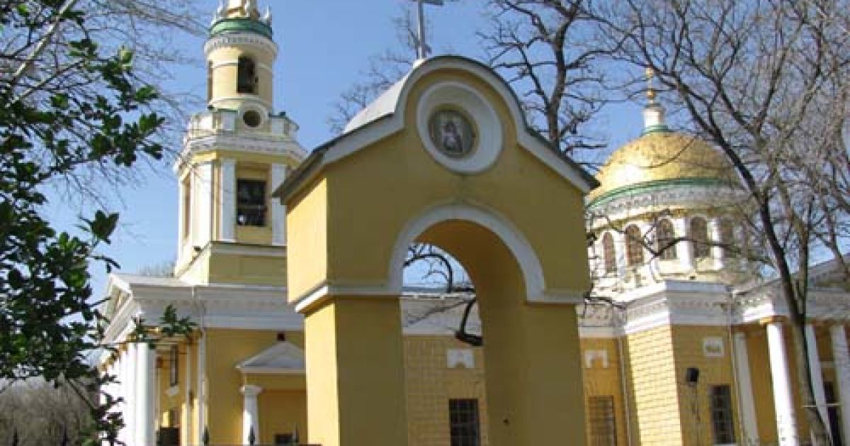 У Дніпропетровському соборі прощаються із жертвами ДТП