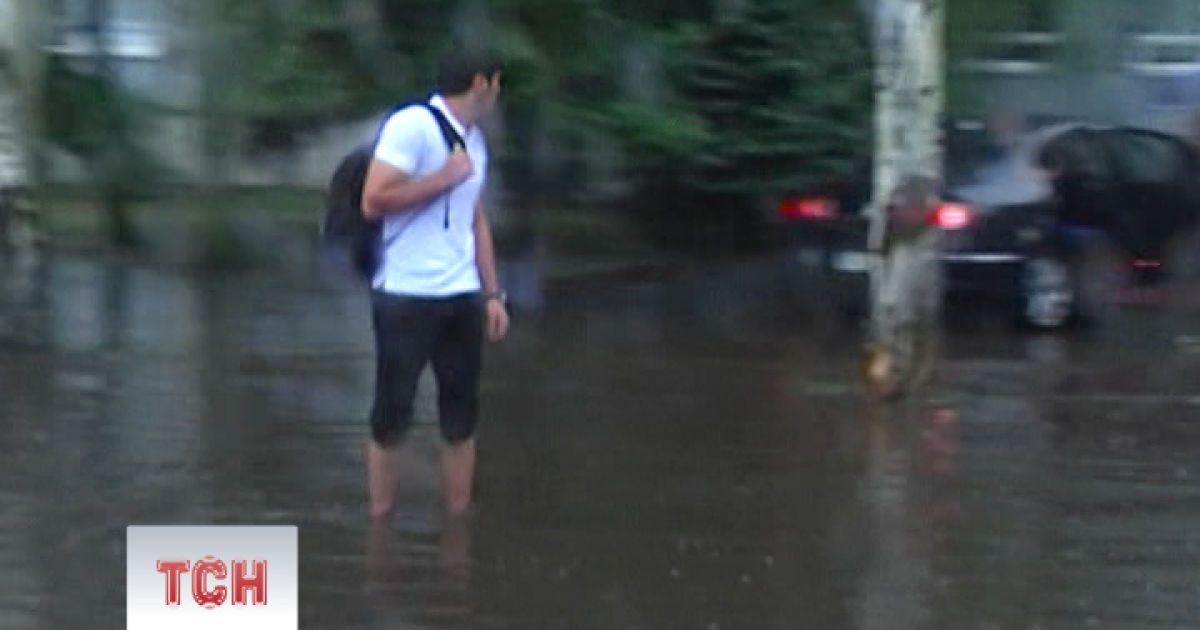 Злива дуже швидко перетворила набережну на море