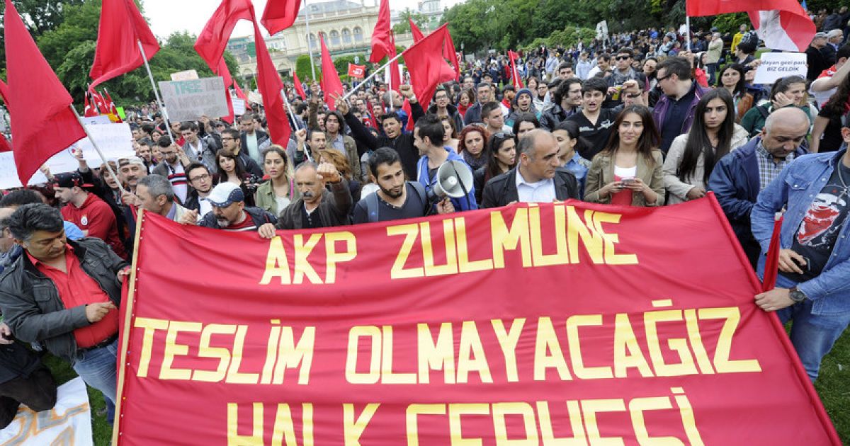 Прем'єр-міністр заявив, що вимоги демонстрантів не будуть задоволені / © Фото EPA/UPG