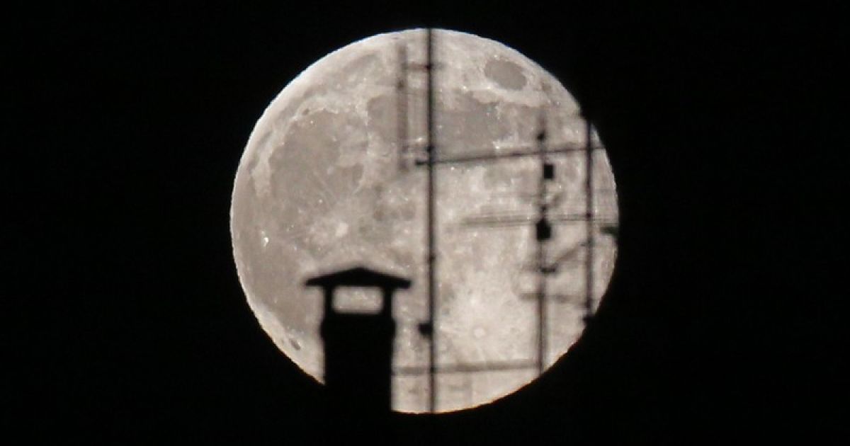 Супермісяць 2013 / © Фото EPA/UPG