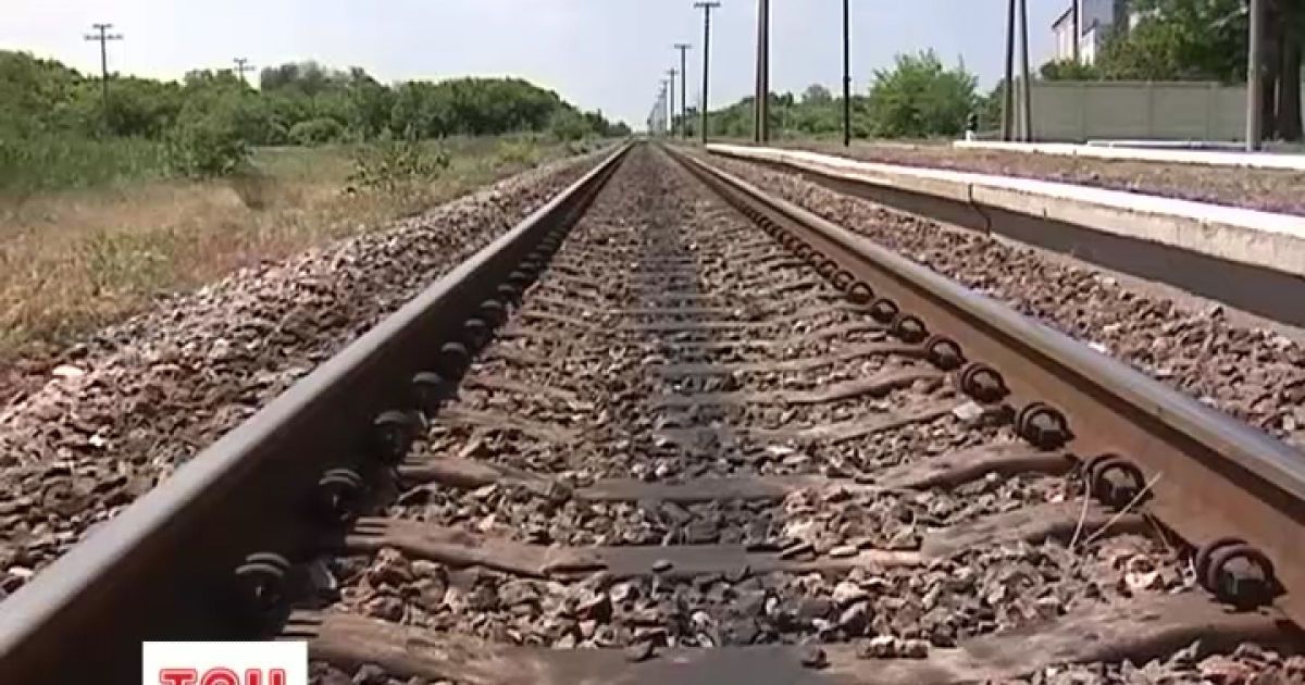 Люди обіцяють перекрити колію