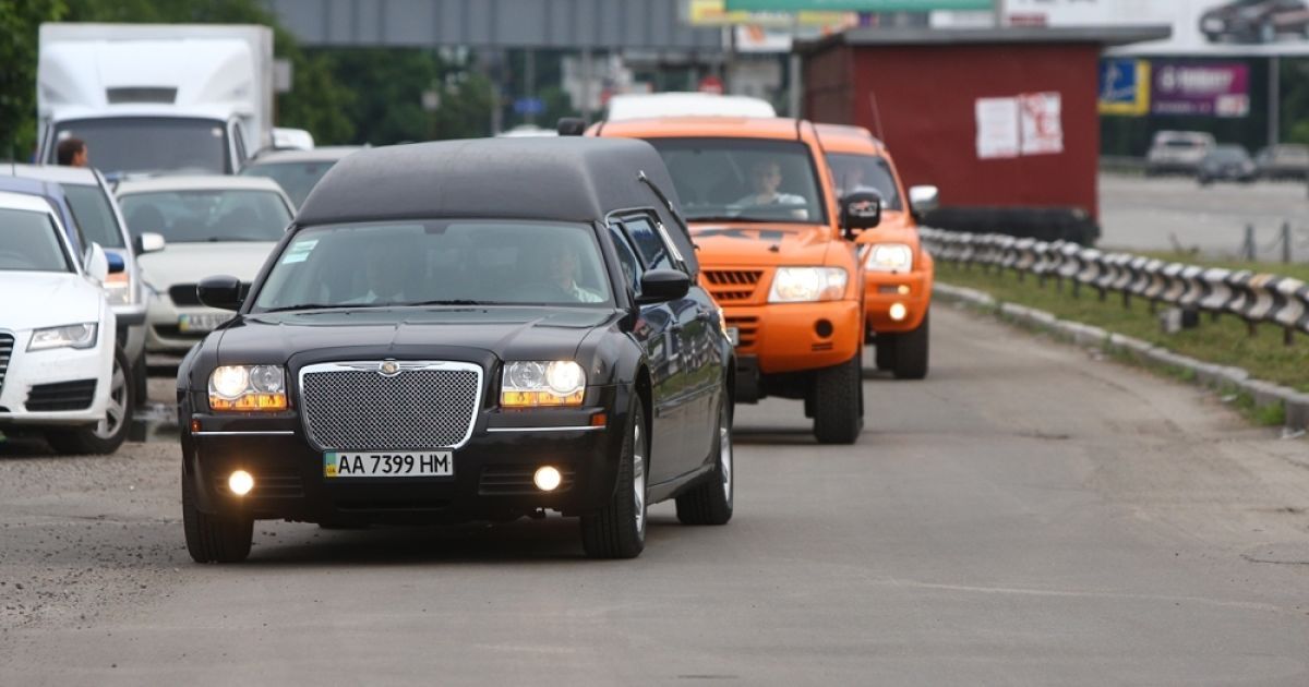 Попрощатися з Вадимом Нестерчуком прийшли друзі, колеги та прості люди / © gazeta.ua