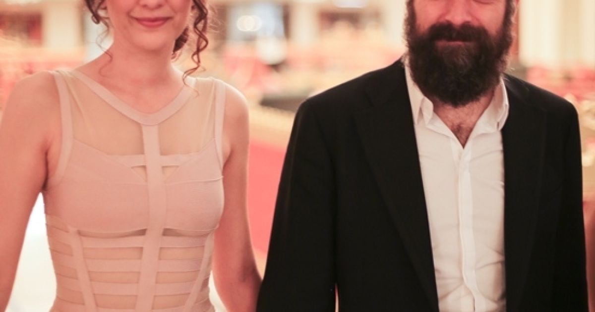 "Світське життя" впіймало рідкісний момент, коли всі зірки серіалу "Величне століття. Роксолана" зібрались на одній вечірці / © jetsetter.ua