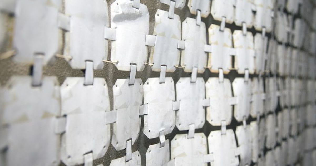 Американець обклеїв банками  свій будинок. / © Оrange Show