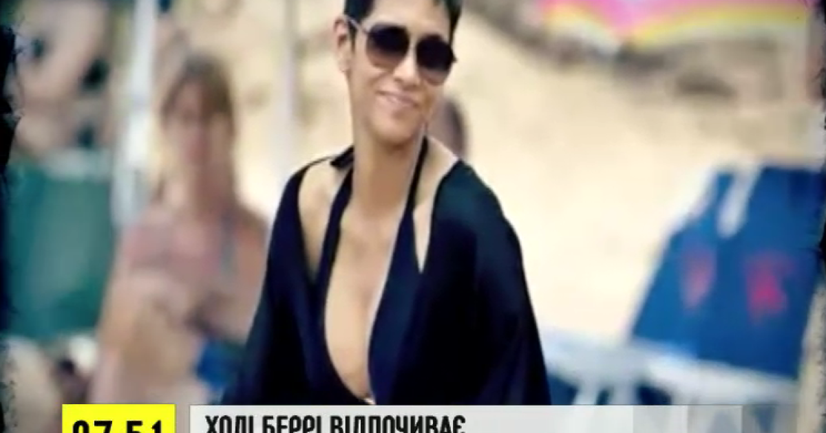 Холлі Беррі вирішила відпочити від тяжких буднів на Гавайях