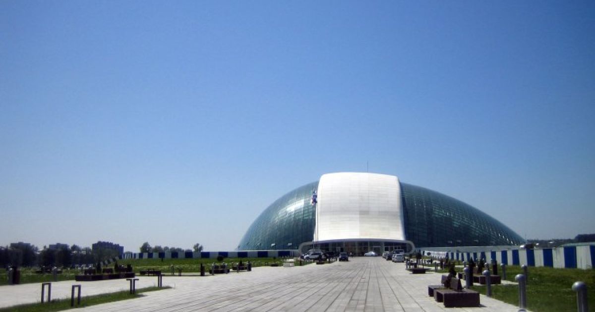 Депутатів вивели з будівлі парламенту