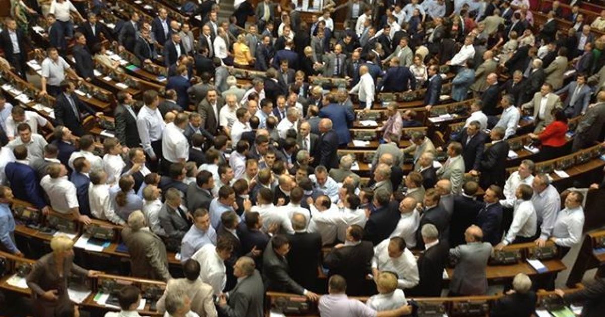 Регіонали пропонують співати молитву перед засіданнями.