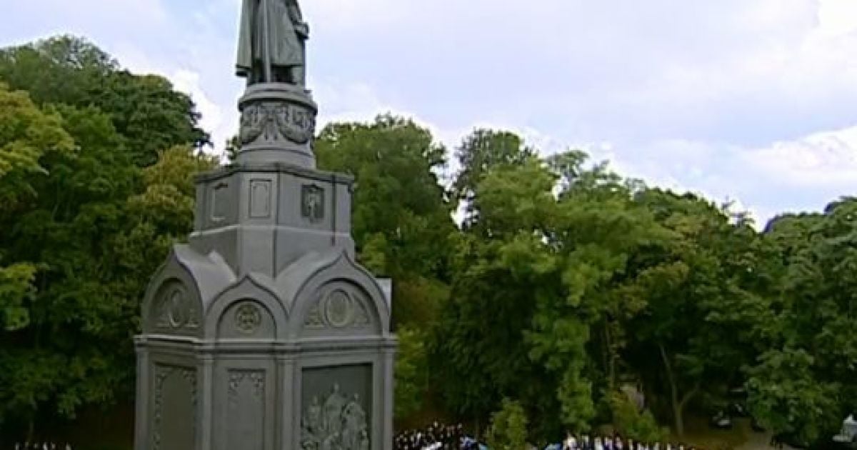 Молебень на Володимирівській гірці / © Інтер