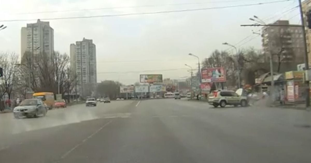 У Дніпропетровську автомобіль на смерть збив трьох пішоходів