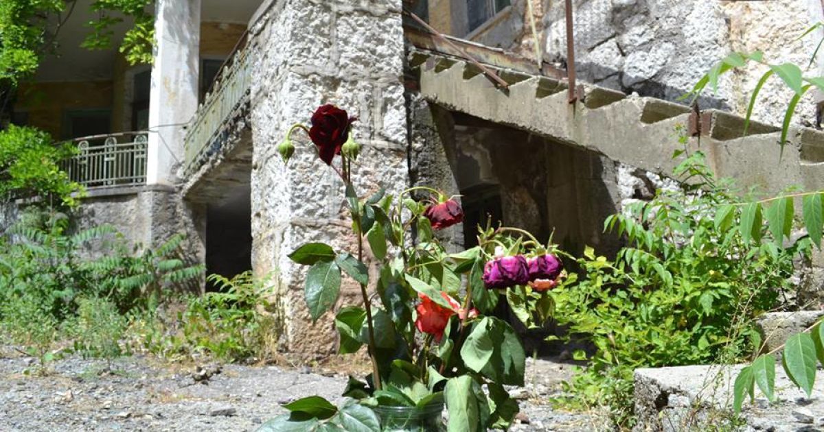 Дівчинка розбилася, провалившись вниз разом з балконом / © Facebook/Леонид Карпов