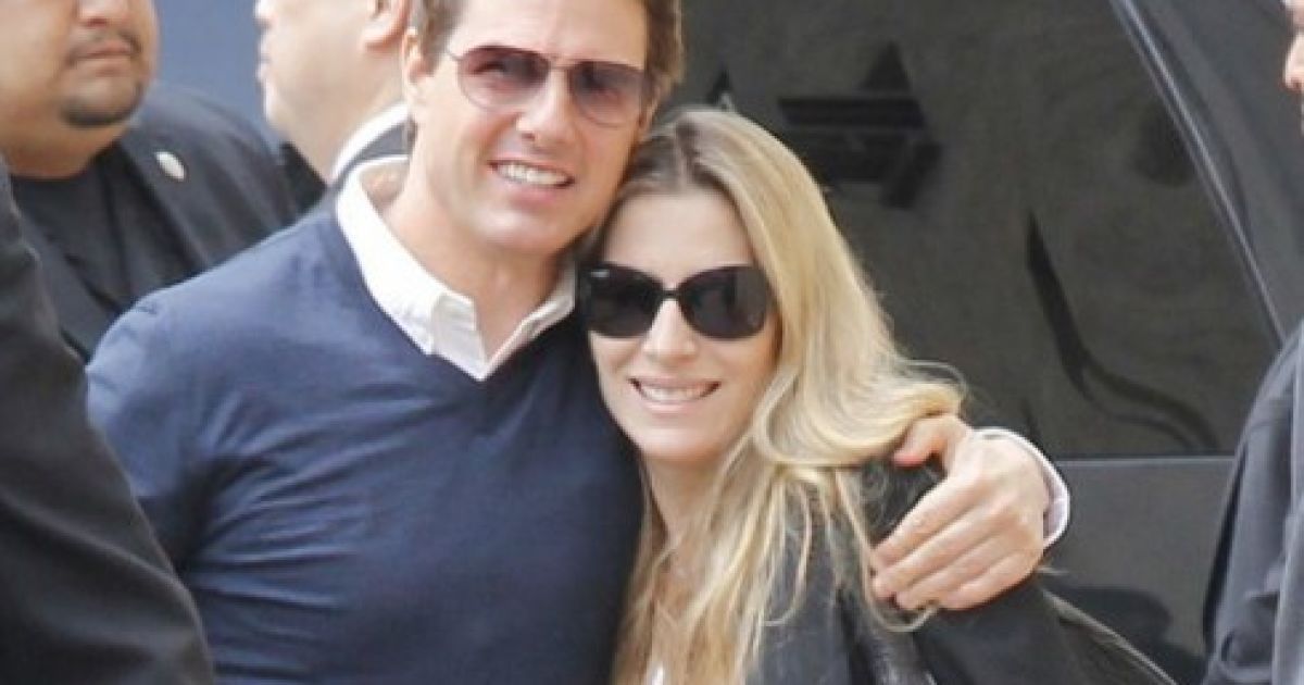 Том Круз вийшов у світ з новою подружкою