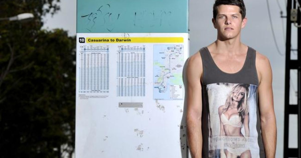 Водій вигнав пасажира з автобуса за надто сексуальну футболку.