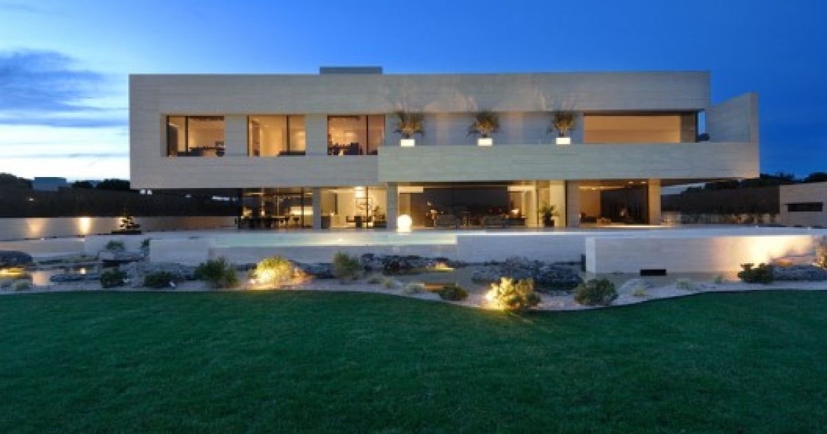 Роналду продає свій особняк