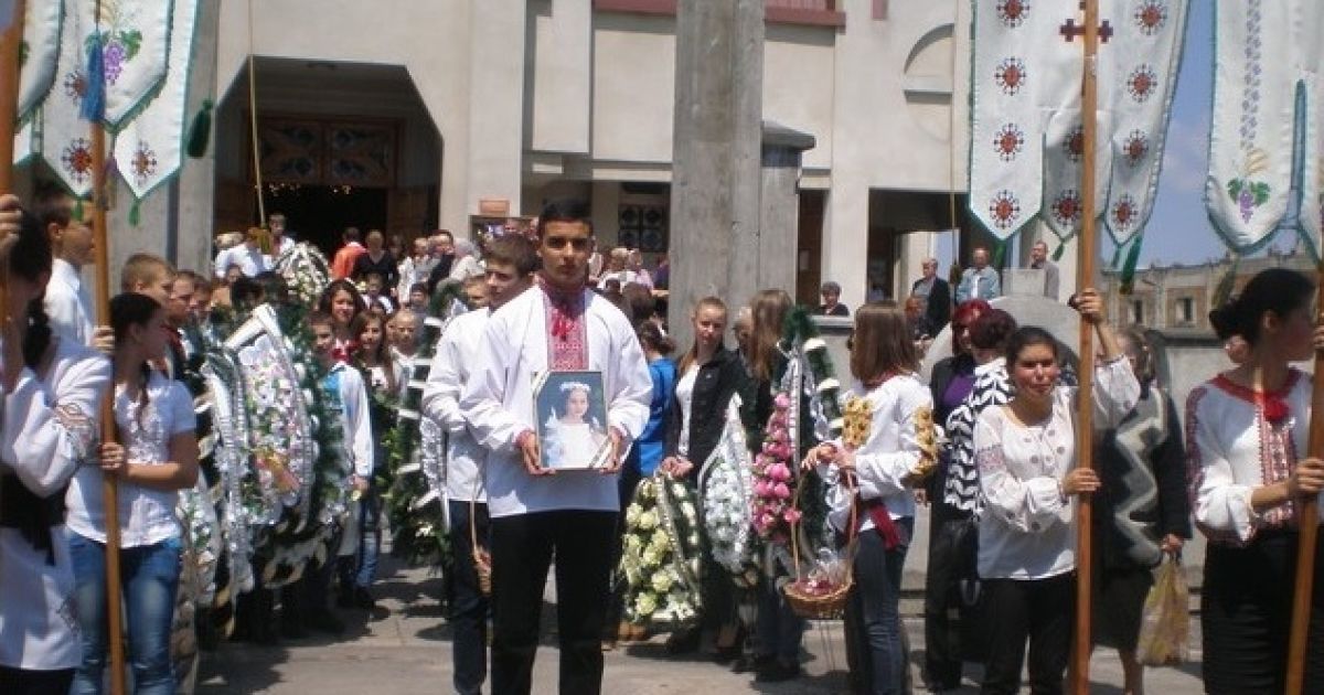 У Львові попрощалися з 10-річною Діаною Сідельник