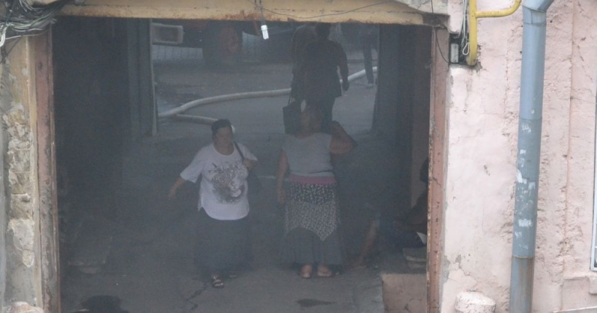 Сміливі жінки врятували чорношкірого чоловіка