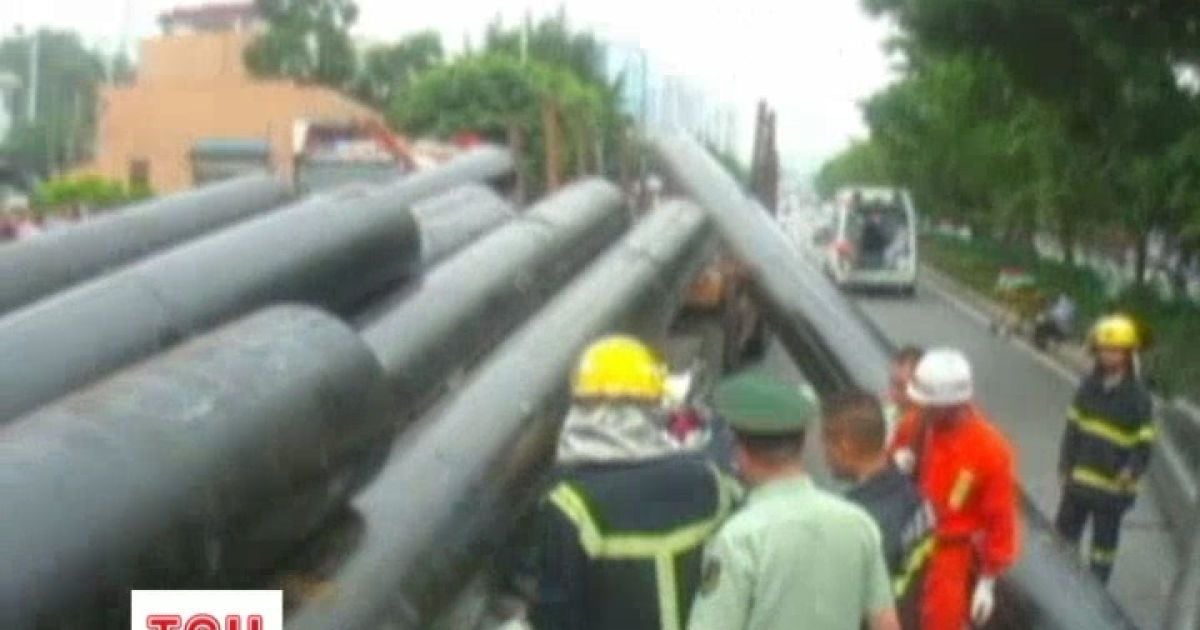 У Китаї водій виявився бранцем свого багатотонного вантажу