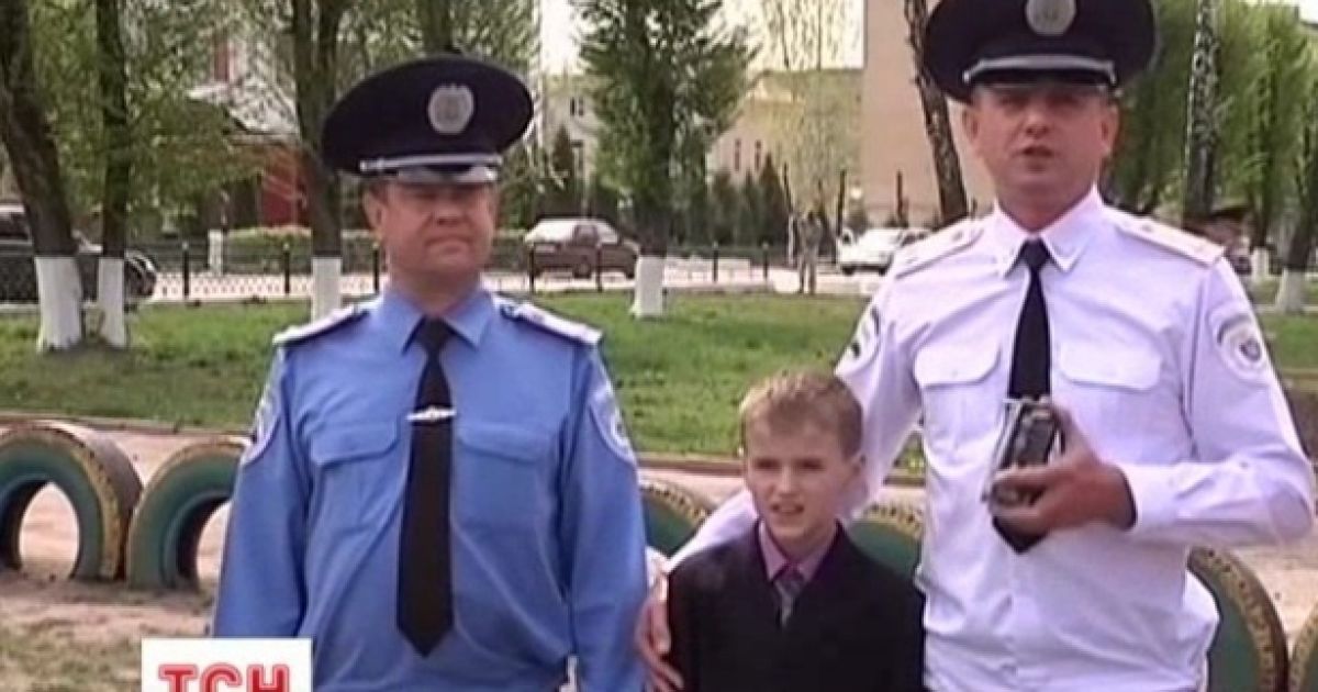 За свою сміливість школяр отримав мобільний телефон у подарунок