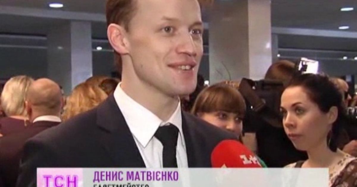 Балтмейстер Матвієнко грає з маленькою донькою у космос
