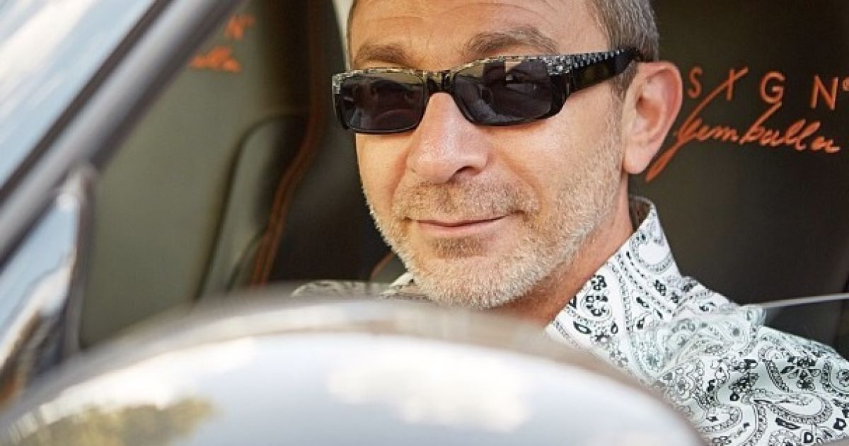 Геннадій Кернес сфотографувався біля свого Porsche