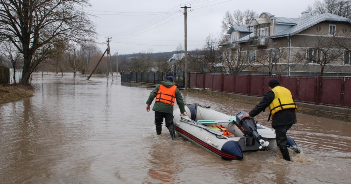 Потоп загрожує Корчеватому