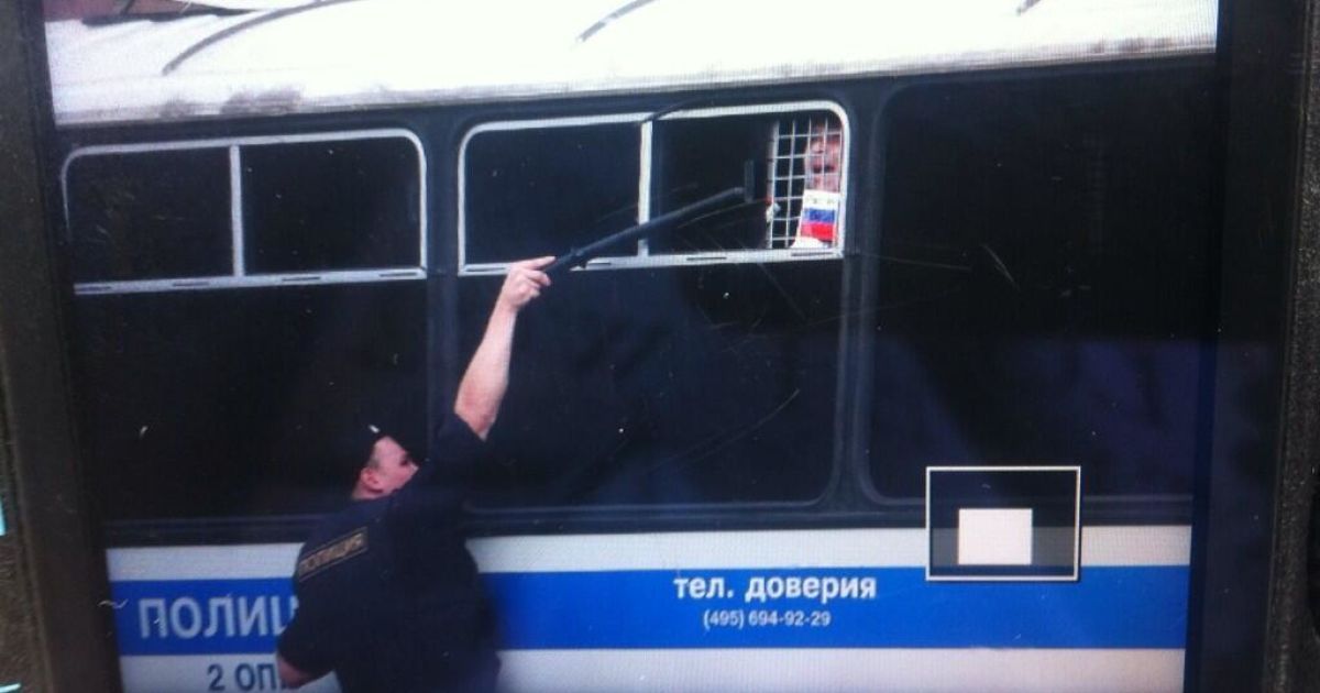 Люди кричать "Ганьба!" і "Свободу!" / © twitter.com/dternovskiy