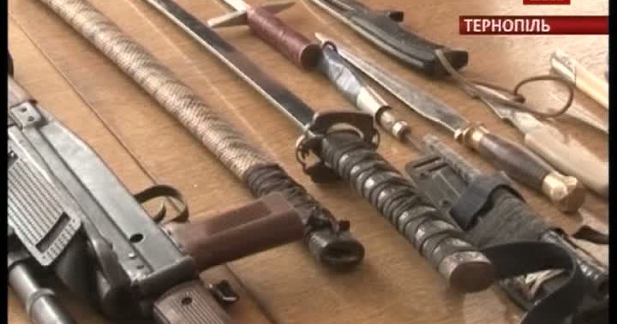 Щодо чоловіка розпочато кримінальне провадження одразу за трьома статтями.