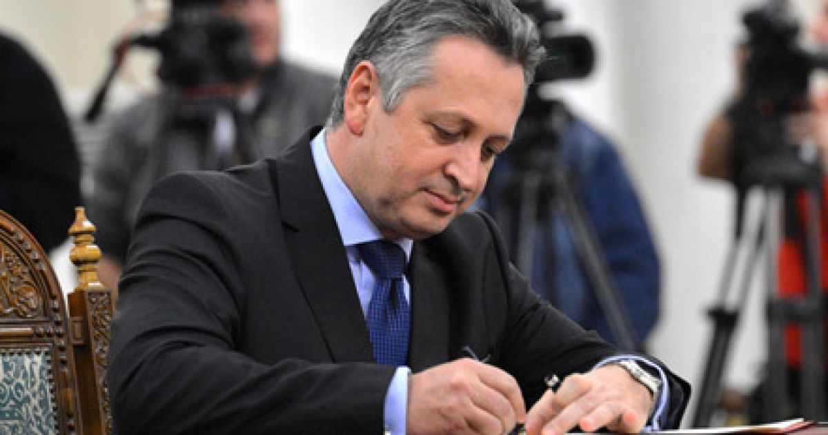 Фенекью визнали винним у шахрайстві