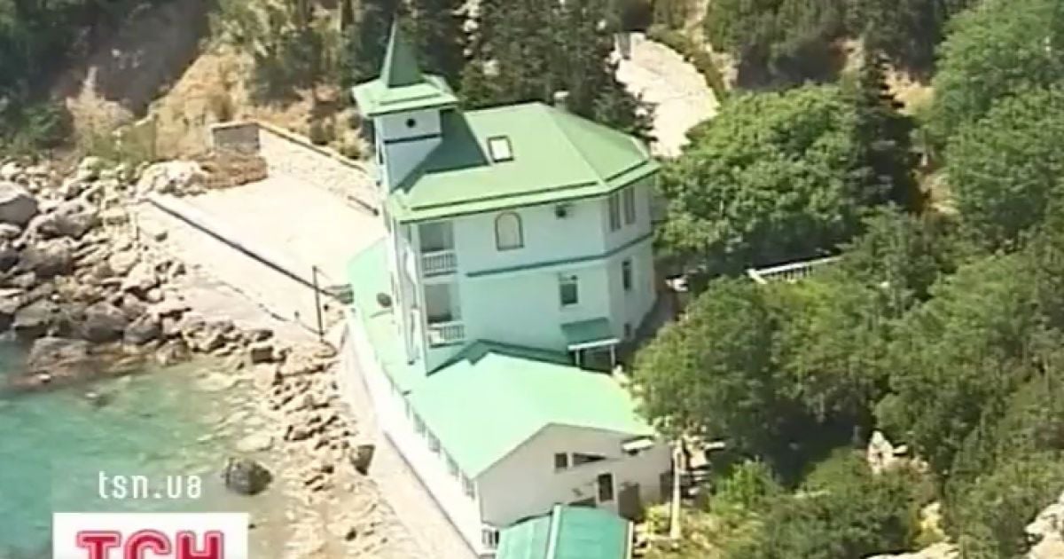 Озеро перегородили заради проходу відпочивальників до моря.