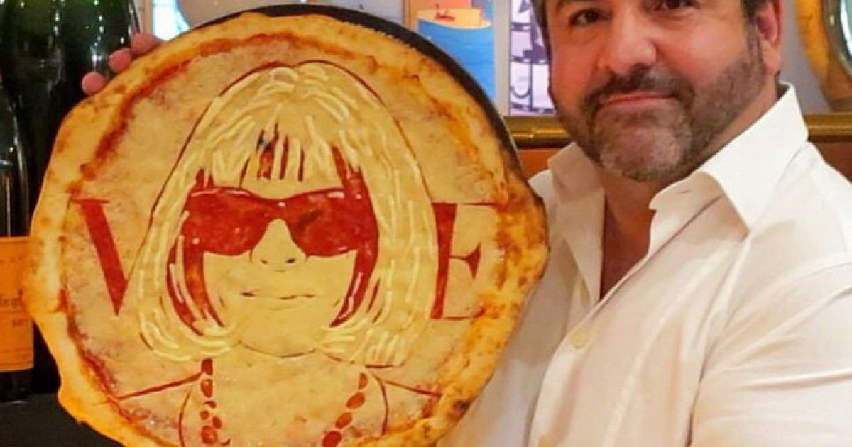 Доменіко Кролла робить портрети на піці / © ВКонтакте