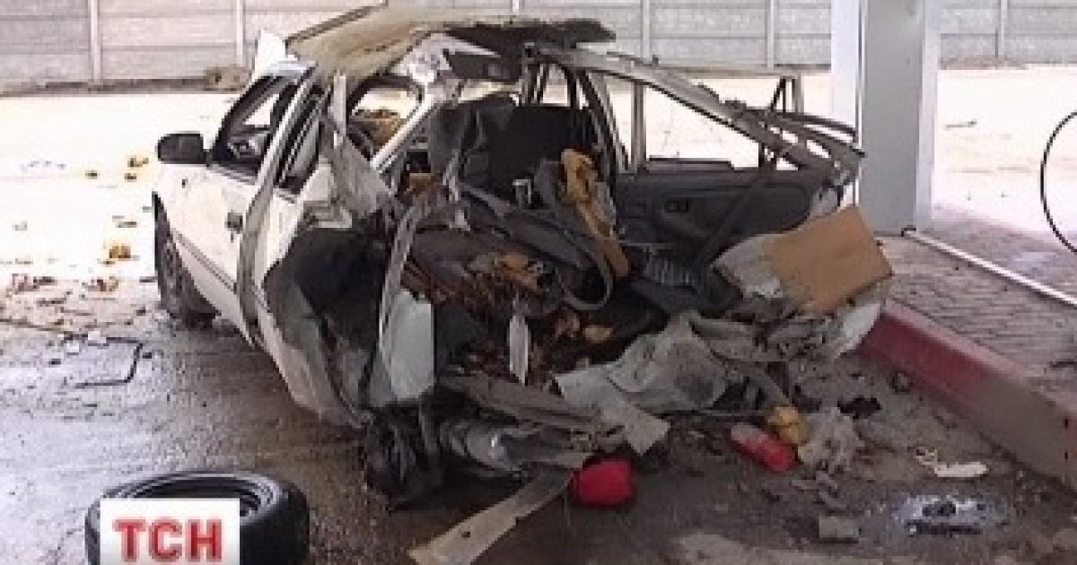 Водій, який стояв біля автомобіля, від вибуху загинув на місці