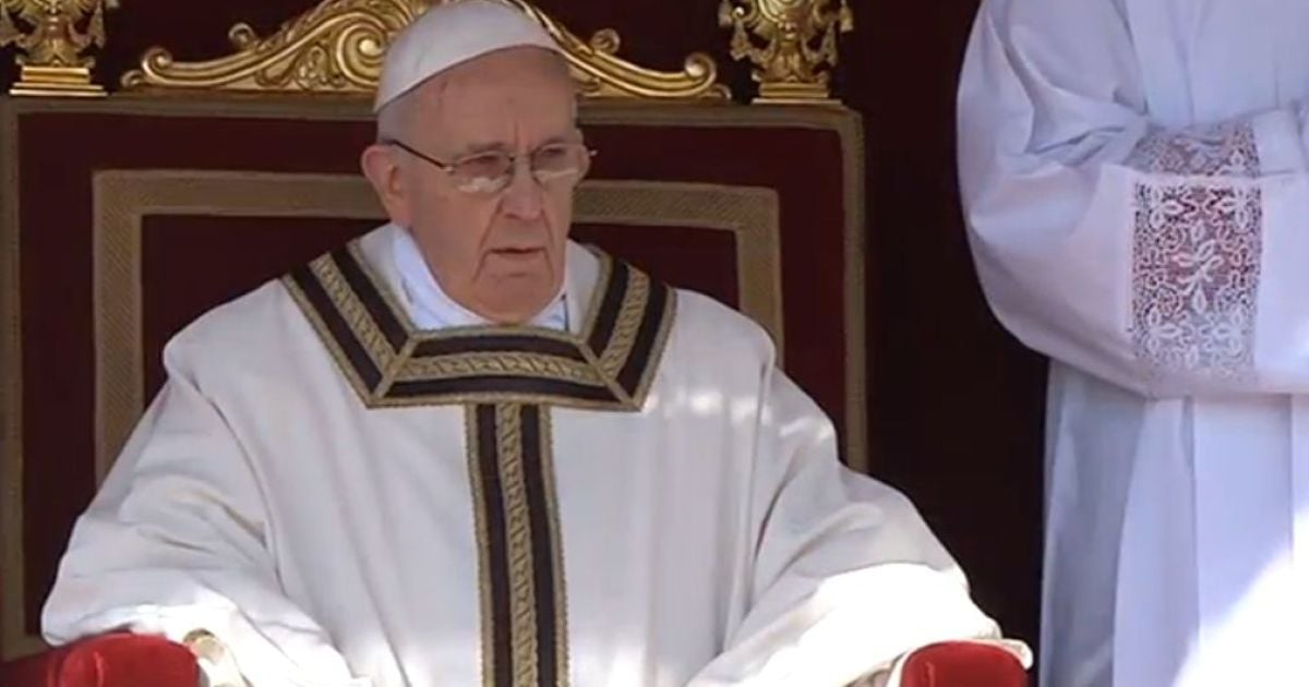 Папа Римський виставив на аукціон мотоцикл і куртку