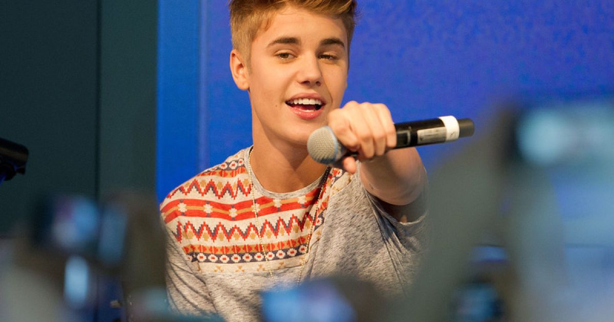 Бібер вже обходить чергову красуню