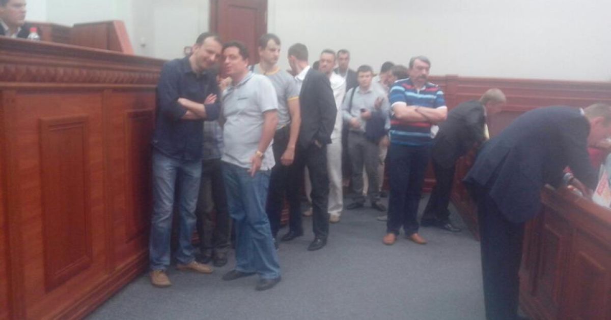Помічники народних депутатів сьогодні зламали двері у Київраді