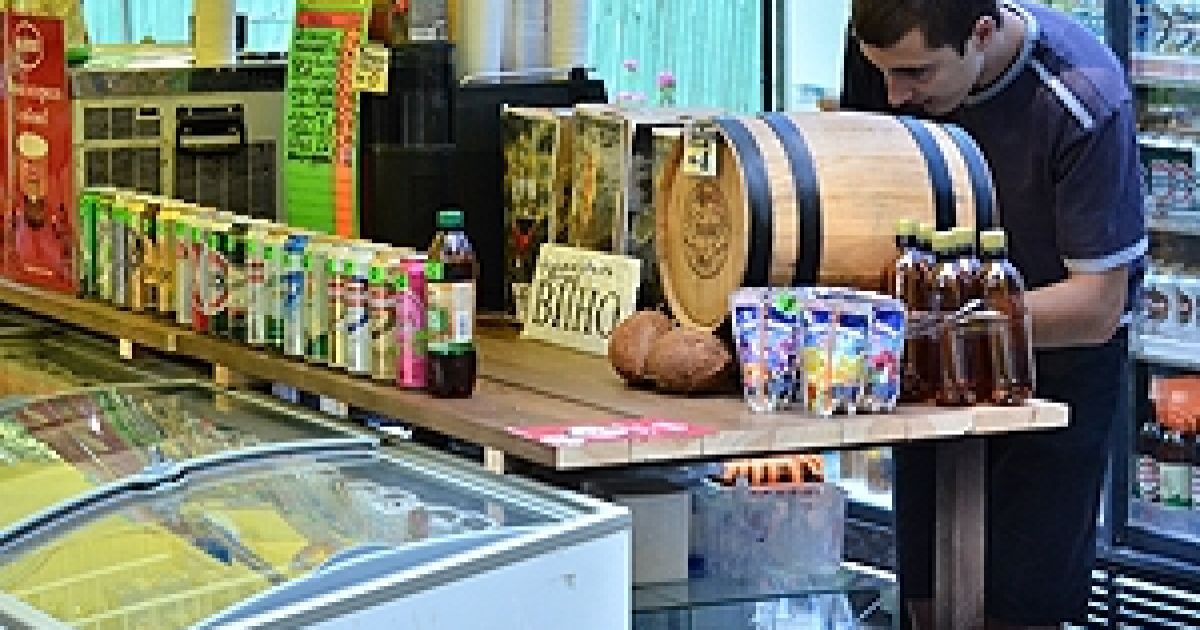 Під Радою нелегально продають вино