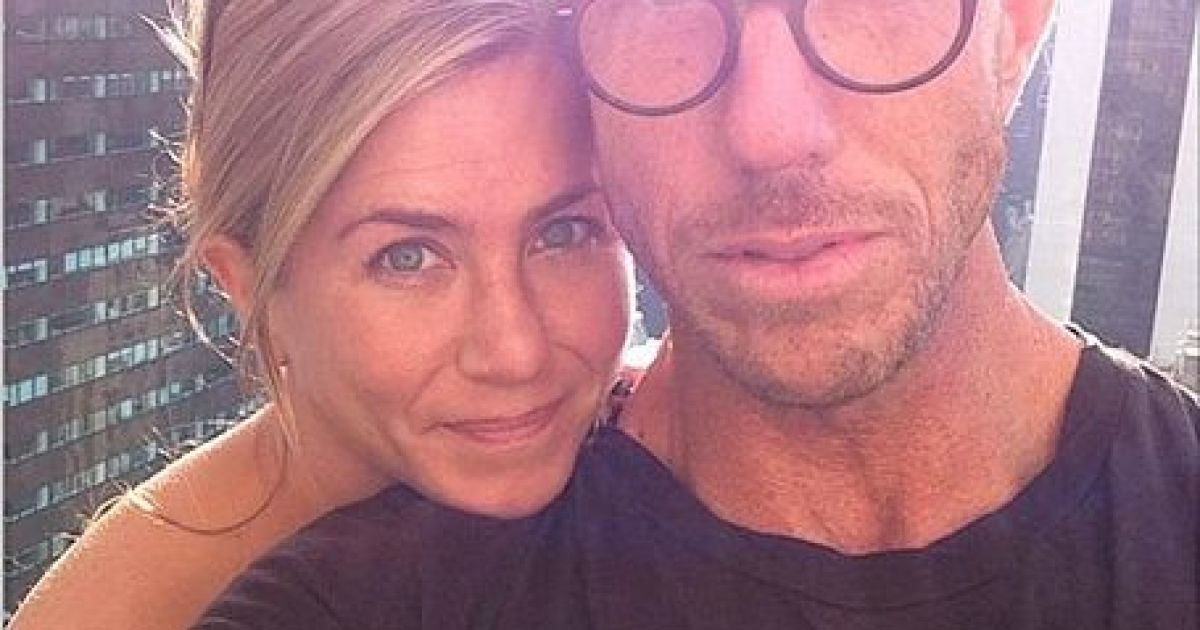 Еністон похвалилась молодим обличчям