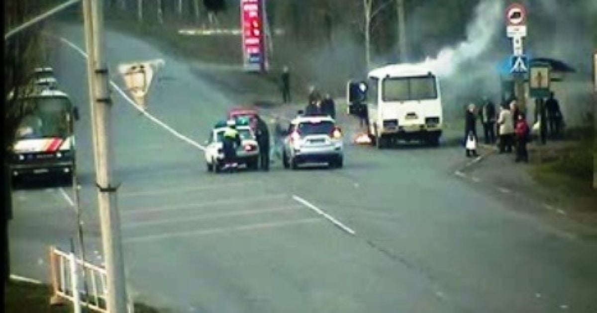 У Луганській області на зупинці загорівся пасажирський автобус