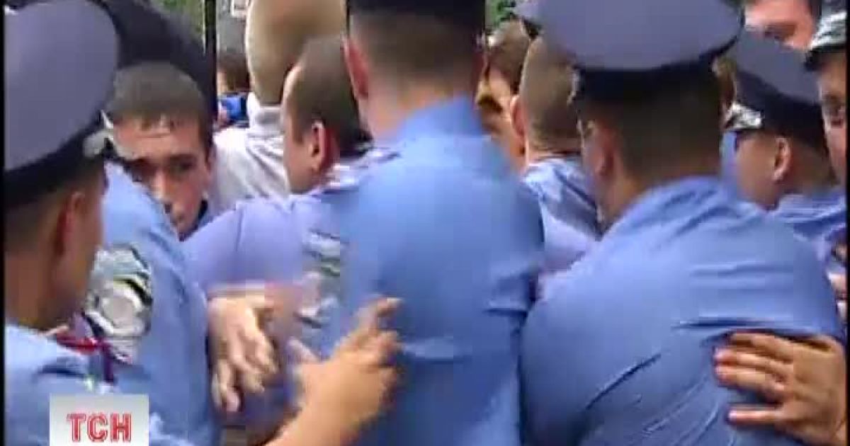 Міліціонери твердять, що під райвідділком нічого не було